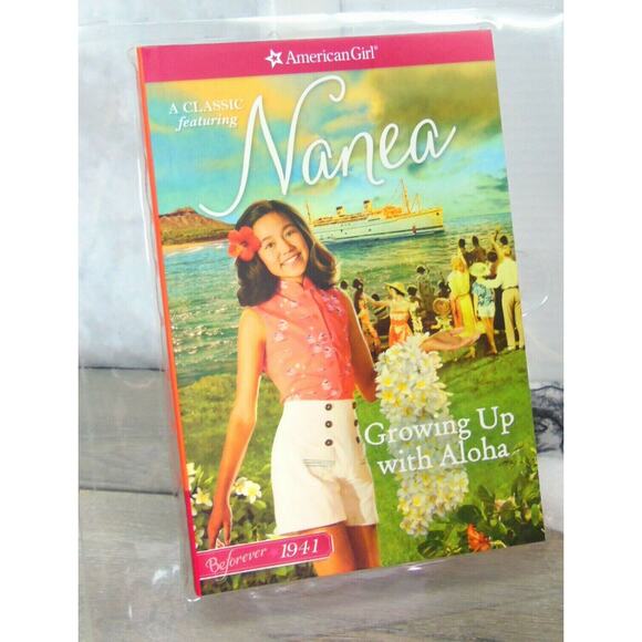 NEW American Girl NANEA DOLL Hawaiian Outfit Necklace Hair Flower & Book + BOX - Picture 6 of 8